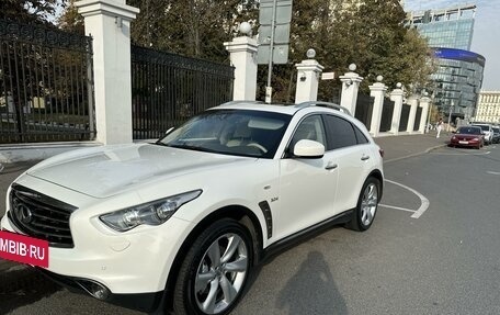 Infiniti QX70, 2014 год, 2 300 000 рублей, 2 фотография