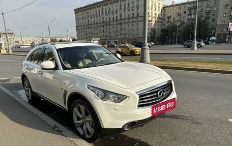 Infiniti QX70, 2014 год, 2 300 000 рублей, 8 фотография