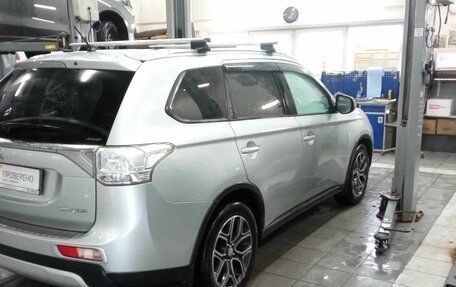 Mitsubishi Outlander III рестайлинг 3, 2014 год, 1 530 000 рублей, 3 фотография