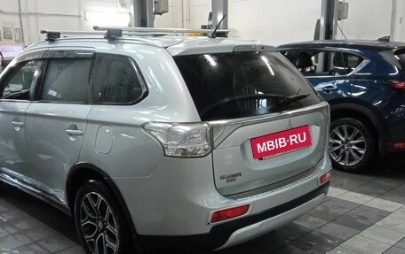 Mitsubishi Outlander III рестайлинг 3, 2014 год, 1 530 000 рублей, 4 фотография