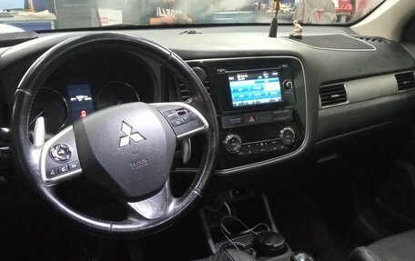 Mitsubishi Outlander III рестайлинг 3, 2014 год, 1 530 000 рублей, 5 фотография