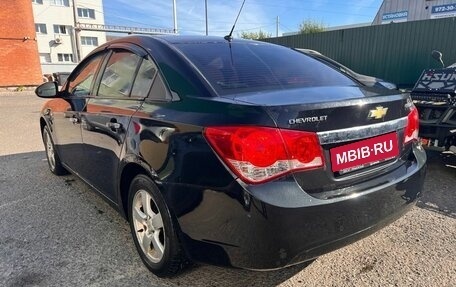 Chevrolet Cruze II, 2010 год, 599 000 рублей, 3 фотография