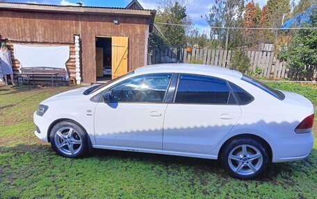 Volkswagen Polo VI (EU Market), 2013 год, 880 000 рублей, 3 фотография