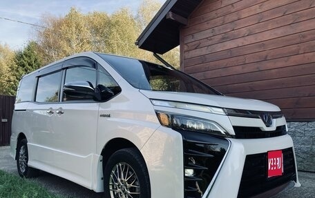 Toyota Voxy III, 2020 год, 3 090 000 рублей, 1 фотография