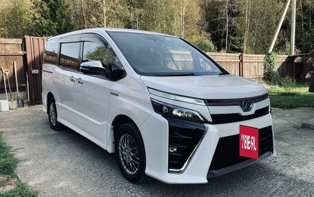 Toyota Voxy III, 2020 год, 3 090 000 рублей, 2 фотография