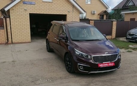 KIA Carnival III, 2016 год, 2 300 000 рублей, 2 фотография