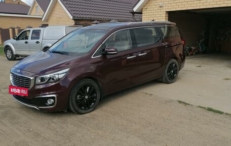 KIA Carnival III, 2016 год, 2 300 000 рублей, 5 фотография