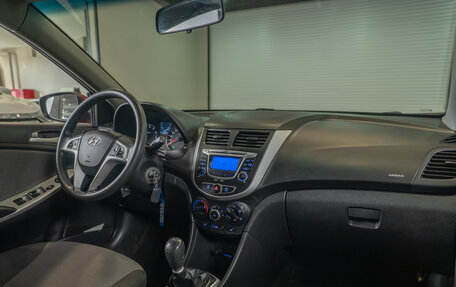 Hyundai Solaris II рестайлинг, 2011 год, 780 000 рублей, 15 фотография