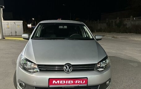 Volkswagen Polo VI (EU Market), 2013 год, 900 000 рублей, 1 фотография