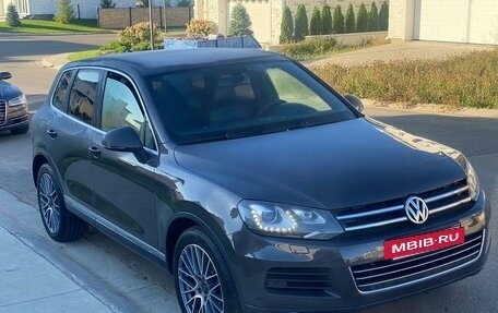 Volkswagen Touareg III, 2011 год, 2 450 000 рублей, 2 фотография