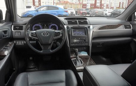 Toyota Camry, 2017 год, 2 599 000 рублей, 6 фотография