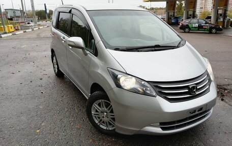 Honda Freed I, 2011 год, 1 390 000 рублей, 2 фотография