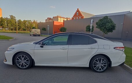 Toyota Camry, 2021 год, 3 390 000 рублей, 2 фотография