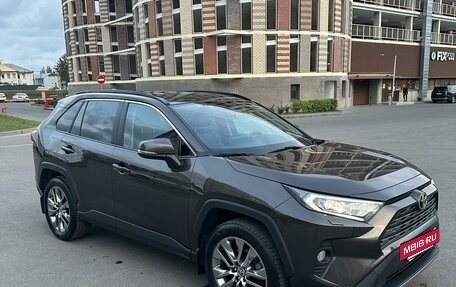 Toyota RAV4, 2022 год, 4 500 000 рублей, 10 фотография