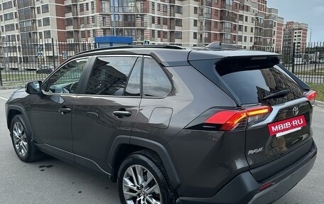 Toyota RAV4, 2022 год, 4 500 000 рублей, 4 фотография