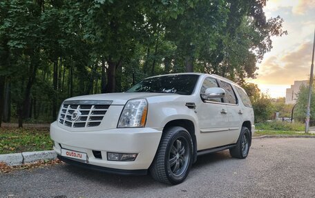 Cadillac Escalade III, 2010 год, 2 540 000 рублей, 2 фотография