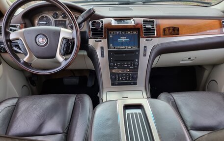 Cadillac Escalade III, 2010 год, 2 540 000 рублей, 11 фотография