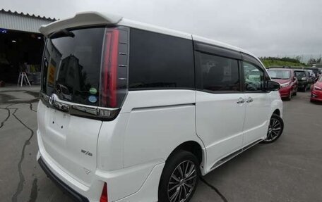 Toyota Noah III, 2021 год, 1 887 000 рублей, 5 фотография