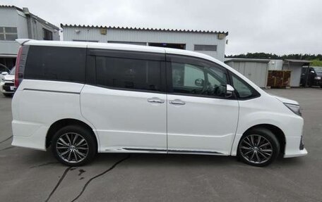 Toyota Noah III, 2021 год, 1 887 000 рублей, 4 фотография