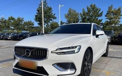 Volvo V60 II, 2021 год, 3 215 000 рублей, 1 фотография