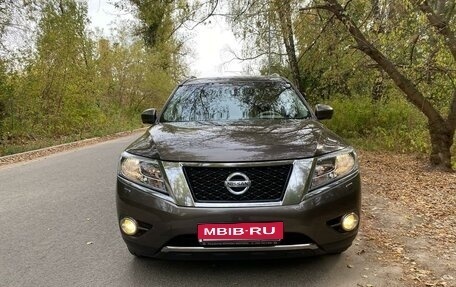 Nissan Pathfinder, 2014 год, 1 990 000 рублей, 3 фотография