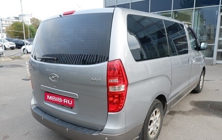 Hyundai H-1 II рестайлинг, 2011 год, 1 395 000 рублей, 6 фотография