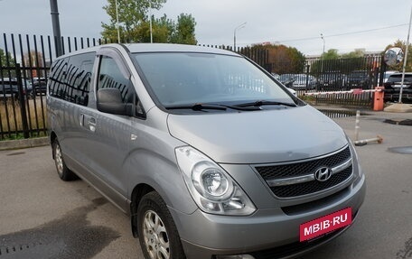 Hyundai H-1 II рестайлинг, 2011 год, 1 395 000 рублей, 3 фотография