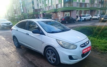 Hyundai Solaris II рестайлинг, 2013 год, 750 000 рублей, 2 фотография