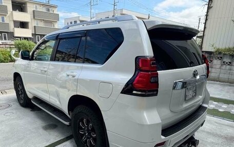 Toyota Land Cruiser Prado 150 рестайлинг 2, 2021 год, 4 500 000 рублей, 4 фотография