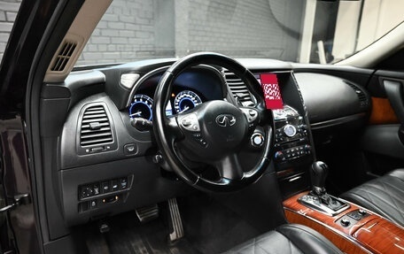 Infiniti QX70, 2014 год, 2 990 000 рублей, 13 фотография