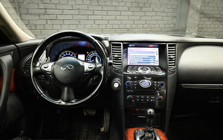 Infiniti QX70, 2014 год, 2 990 000 рублей, 20 фотография