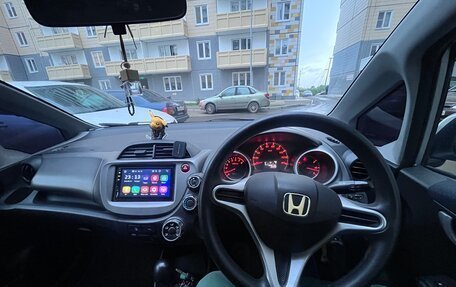 Honda Fit III, 2010 год, 800 000 рублей, 10 фотография