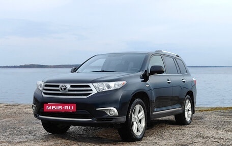 Toyota Highlander III, 2012 год, 2 600 000 рублей, 4 фотография