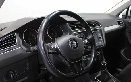 Volkswagen Tiguan II, 2018 год, 2 229 000 рублей, 14 фотография