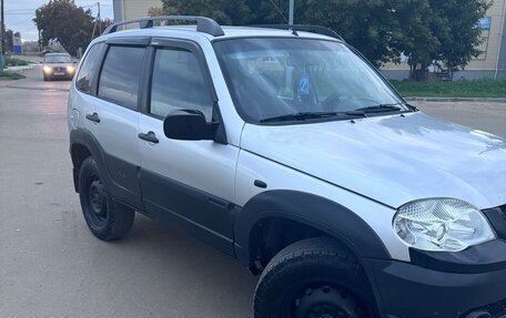 Chevrolet Niva I рестайлинг, 2010 год, 570 000 рублей, 3 фотография