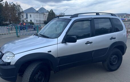 Chevrolet Niva I рестайлинг, 2010 год, 570 000 рублей, 2 фотография