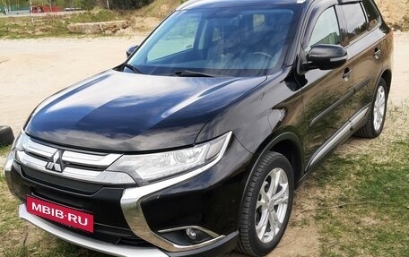 Mitsubishi Outlander III рестайлинг 3, 2015 год, 1 900 000 рублей, 1 фотография