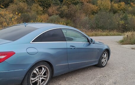 Mercedes-Benz E-Класс, 2010 год, 1 315 000 рублей, 4 фотография