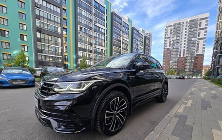 Volkswagen Tiguan II, 2021 год, 3 520 000 рублей, 2 фотография