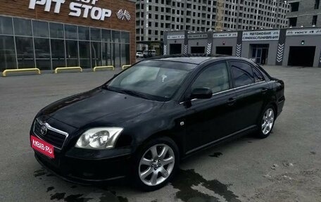 Toyota Avensis III рестайлинг, 2004 год, 680 000 рублей, 1 фотография