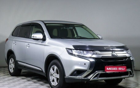 Mitsubishi Outlander III рестайлинг 3, 2019 год, 2 450 000 рублей, 3 фотография