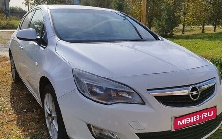 Opel Astra J, 2011 год, 730 000 рублей, 1 фотография