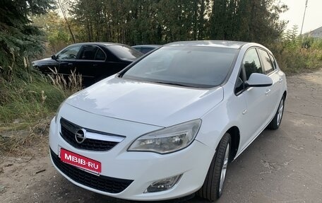 Opel Astra J, 2011 год, 730 000 рублей, 2 фотография