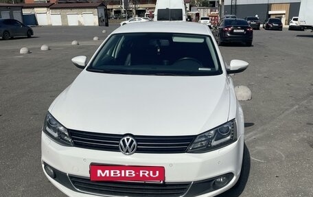 Volkswagen Jetta VI, 2013 год, 1 500 000 рублей, 2 фотография