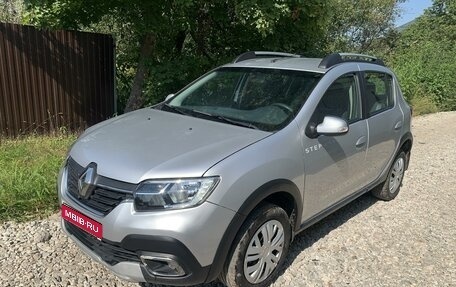 Renault Sandero II рестайлинг, 2019 год, 930 000 рублей, 1 фотография