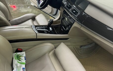 BMW 7 серия, 2010 год, 2 350 000 рублей, 18 фотография