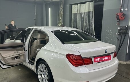 BMW 7 серия, 2010 год, 2 350 000 рублей, 17 фотография