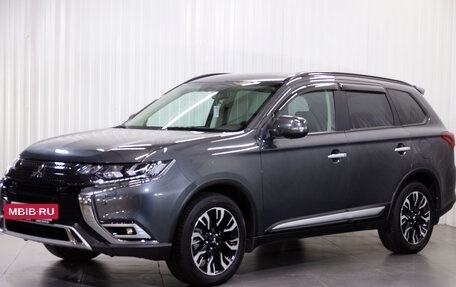 Mitsubishi Outlander III рестайлинг 3, 2021 год, 3 250 000 рублей, 4 фотография