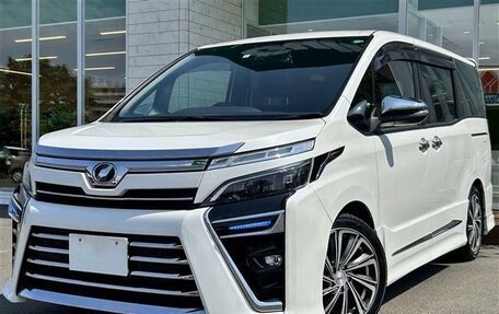 Toyota Voxy III, 2021 год, 2 050 000 рублей, 3 фотография