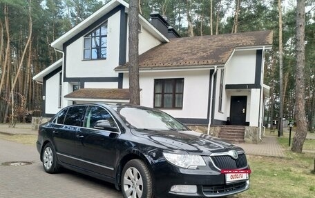 Skoda Superb III рестайлинг, 2012 год, 1 300 000 рублей, 23 фотография